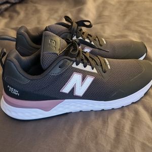 New Balance Tennis Shoes sz 8.5